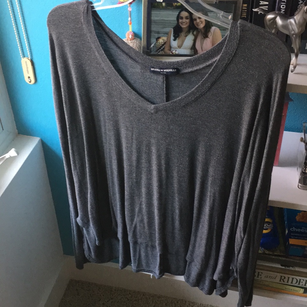 Brandy Melville grey top